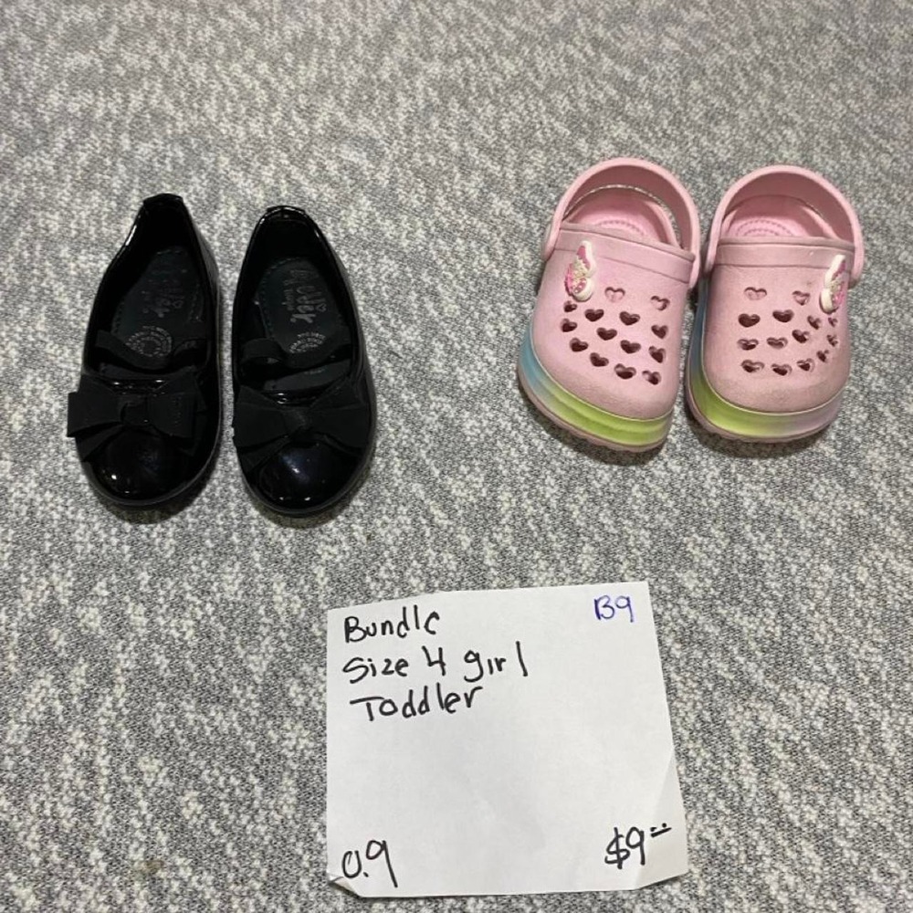 Bundle toddler shoes size 4T. SKU-B9